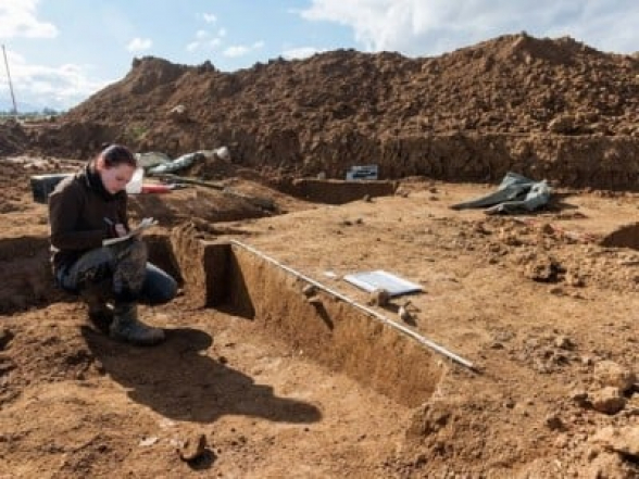 Археологи обнаружили на севере Англии уникальное древнее захоронение с останками римлян и саксонцев